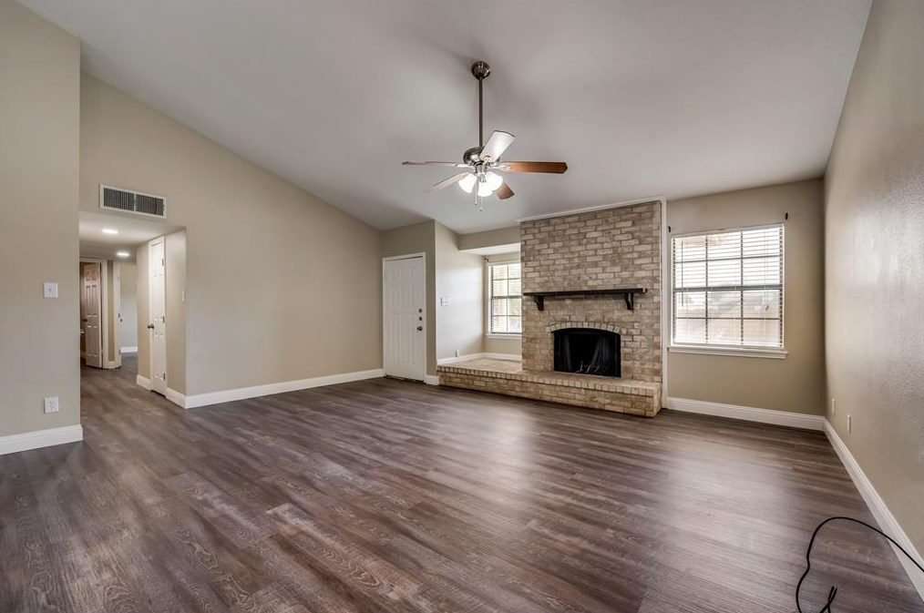 3905 Commonwealth Dr, Lewisville, TX 75028