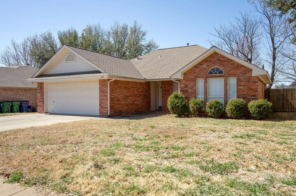 215 Linda St, Aubrey, TX 76227