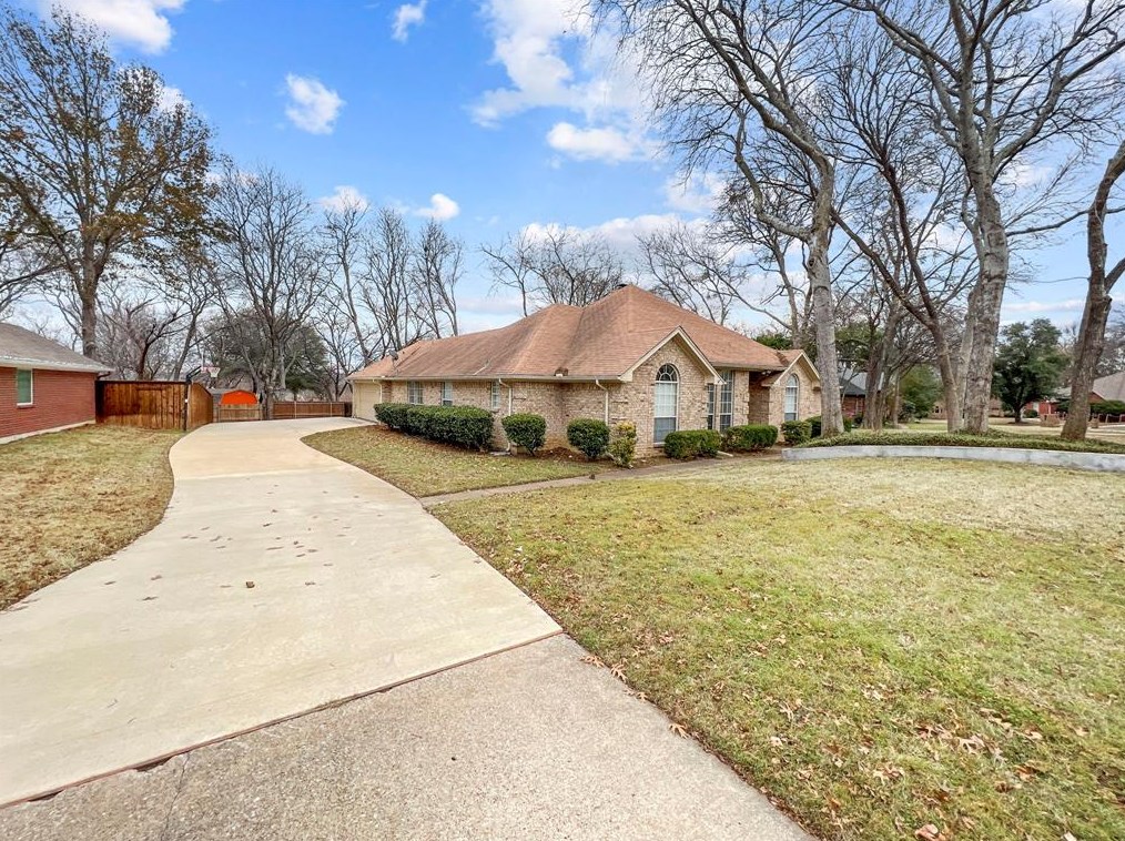 3715 Dahlia Dr, Grand Prairie, TX 75052