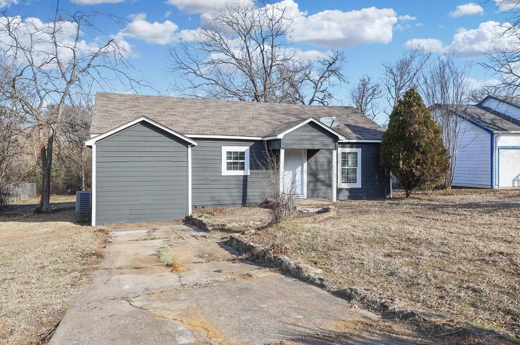 55 W Parnell St, Denison, TX 75020