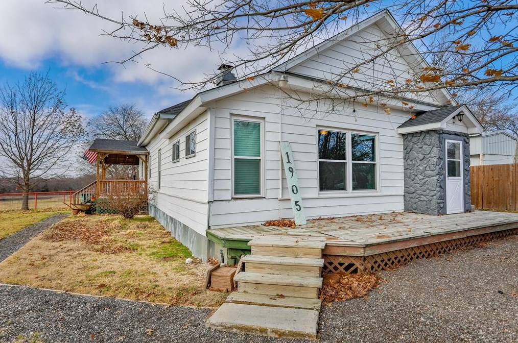 1905 Rice Ave, Whitesboro, TX 76240-6113