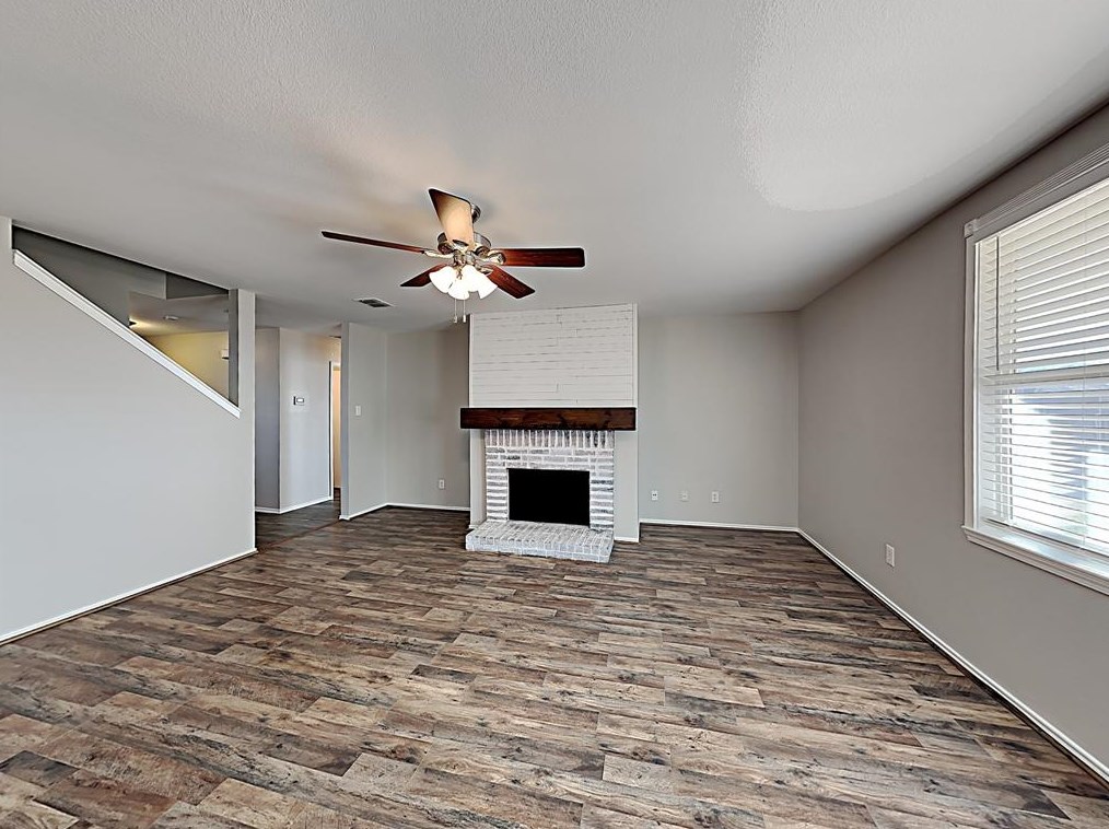 1329 Lauren Dr, Burleson, TX 76028