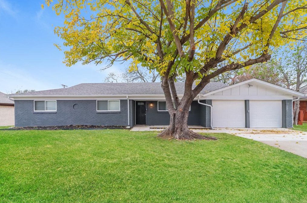 1137 Desiree Ln, Hurst, TX 76053