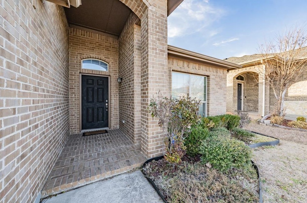 643 Alexander St, Grand Prairie TX  75051-6007 exterior