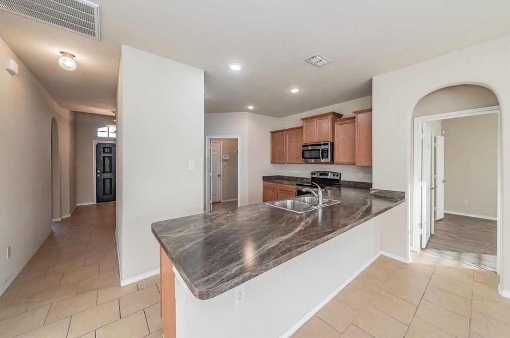 643 Alexander St, Grand Prairie TX  75051-6007 exterior