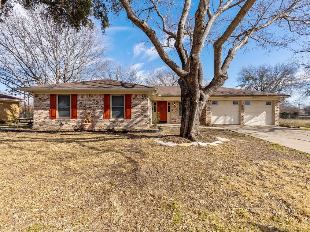 307 Ables St, Granbury, TX 76048