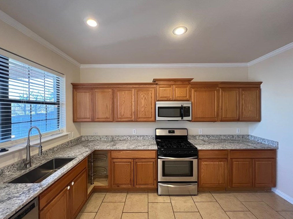 604 Hillside Cir, Oak Point, TX 75068