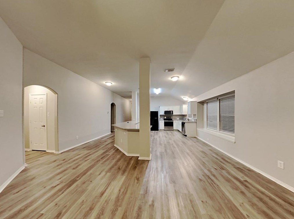 820 Silverbrook Dr, Fort Worth, TX 76179