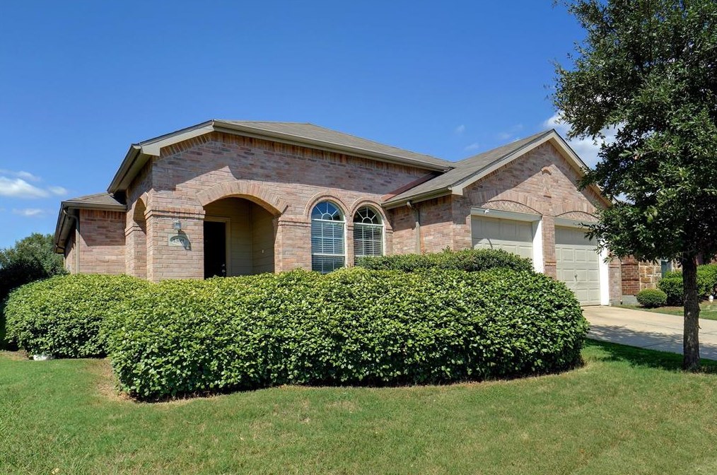 1309 Mockingbird Dr, Aubrey, TX 76227