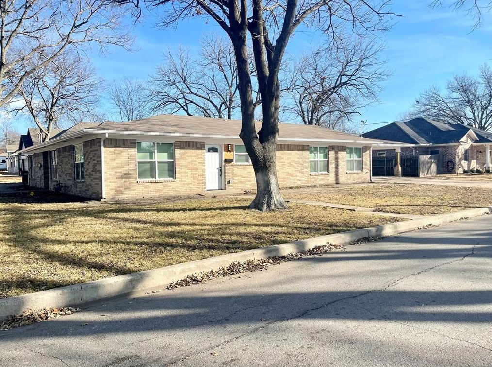 124 N Hamilton St, Farmersville, TX 75442