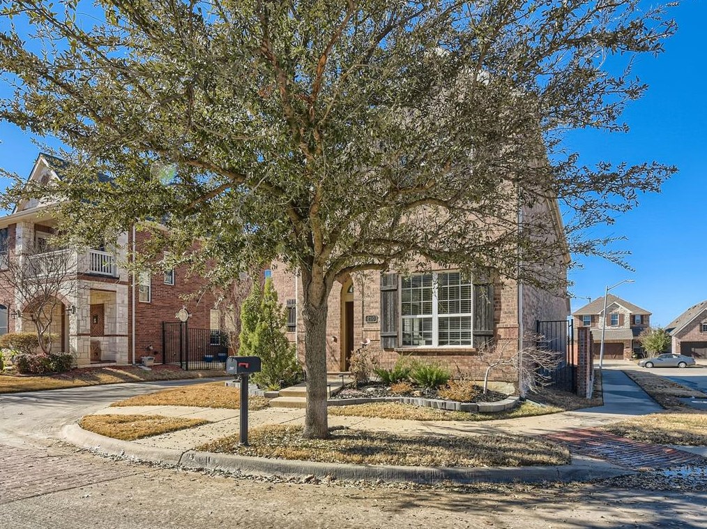 210 Knapford, Euless, TX 76040