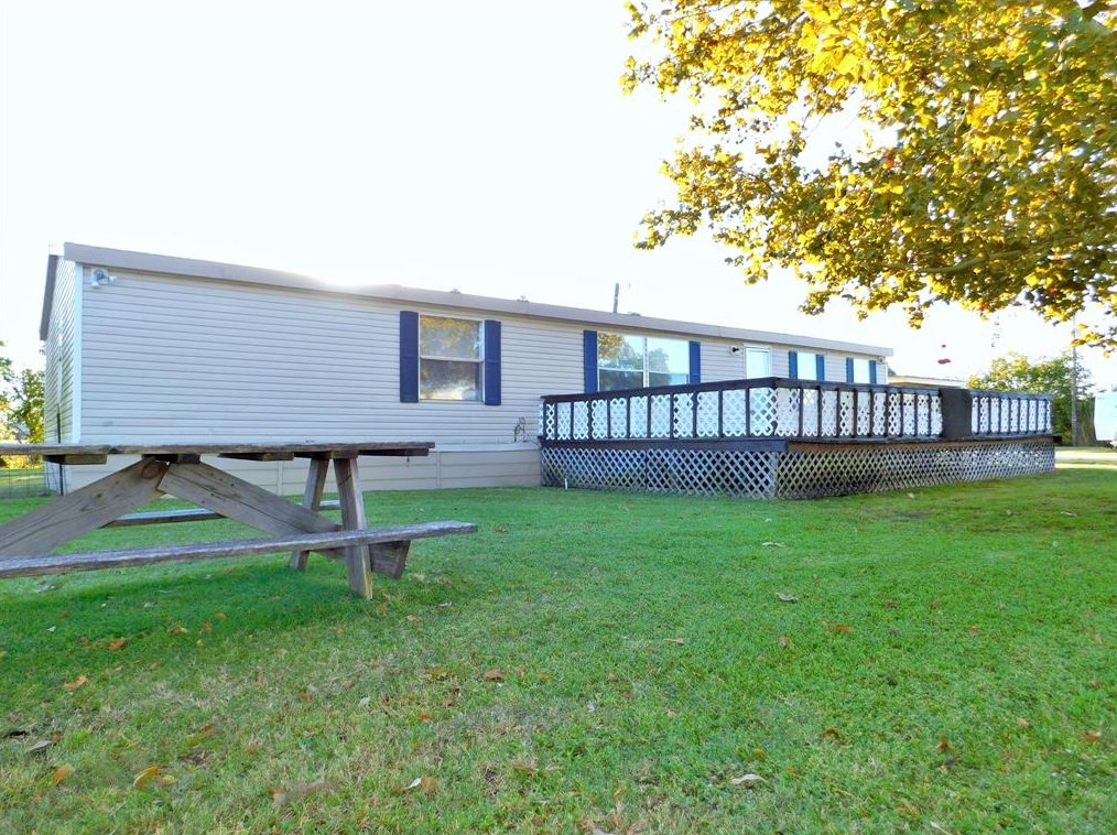 1806 Stemmons St, Sanger TX  76266-8730 exterior