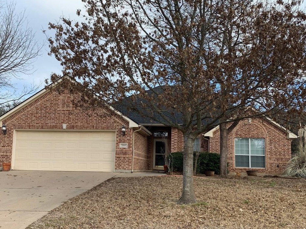 1104 Linda Dr, Joshua, TX 76058
