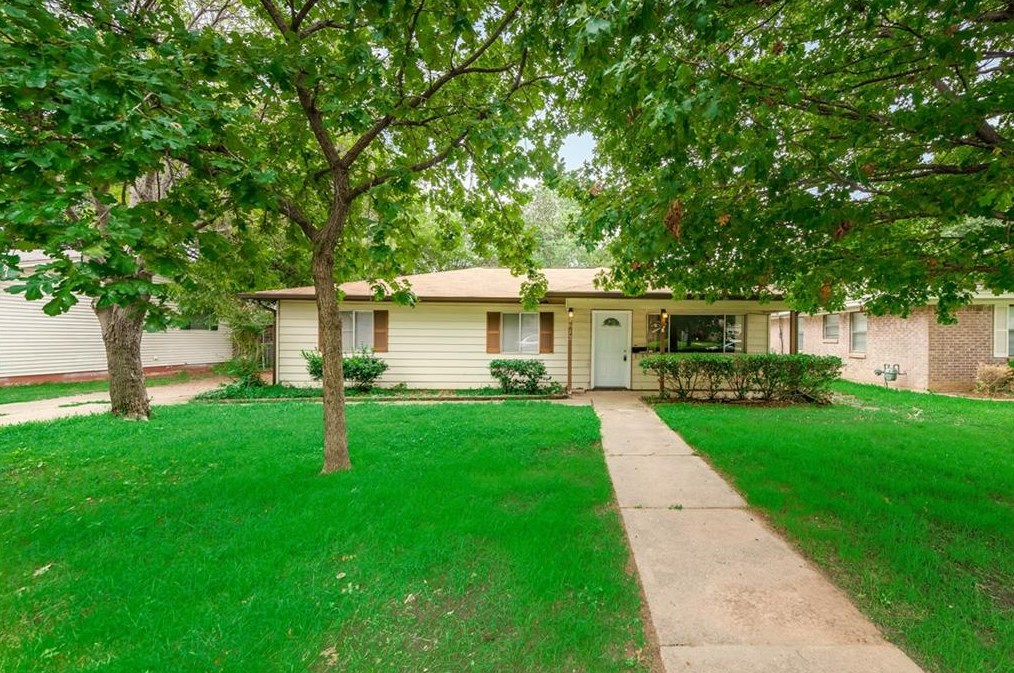 2612 Helmet St, Irving, TX 75060