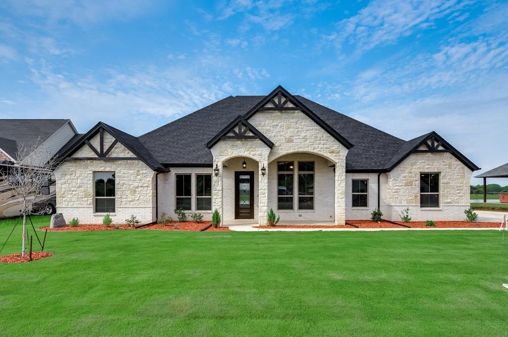 3906 Upper Lake Cir, Granbury, TX 76049