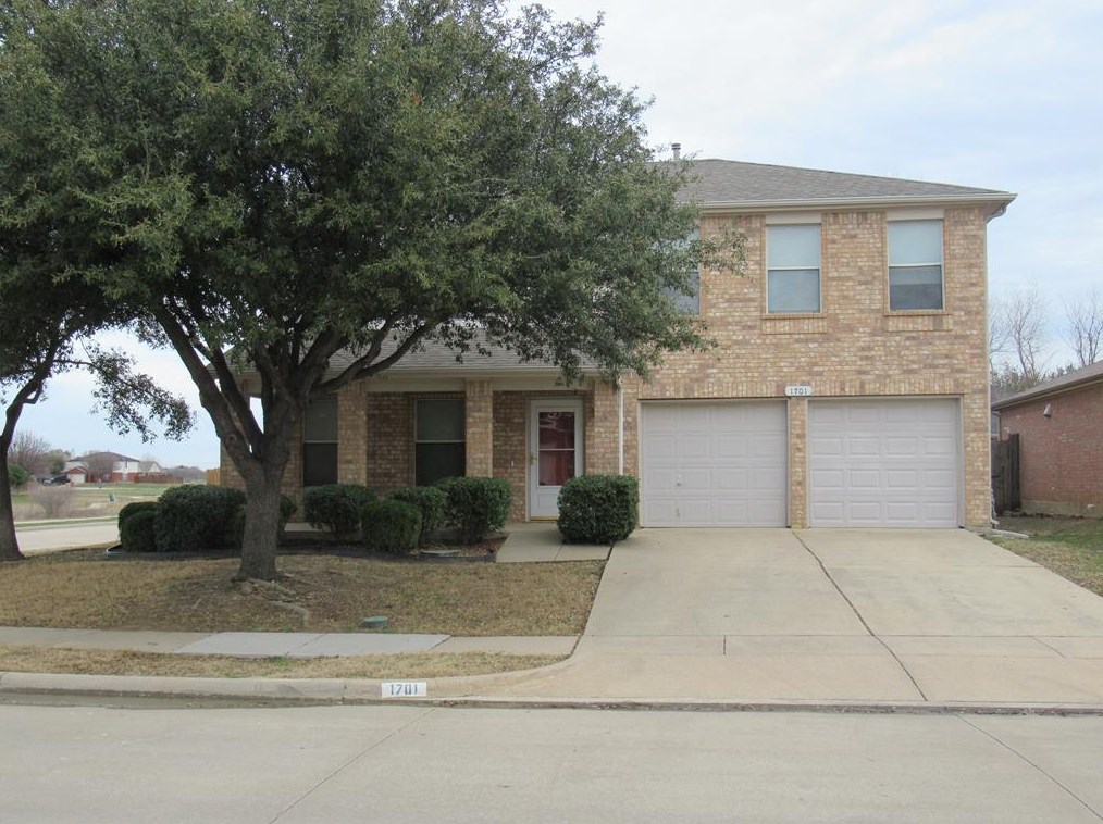 1701 Little Deer Ln, Fort Worth, TX 76131