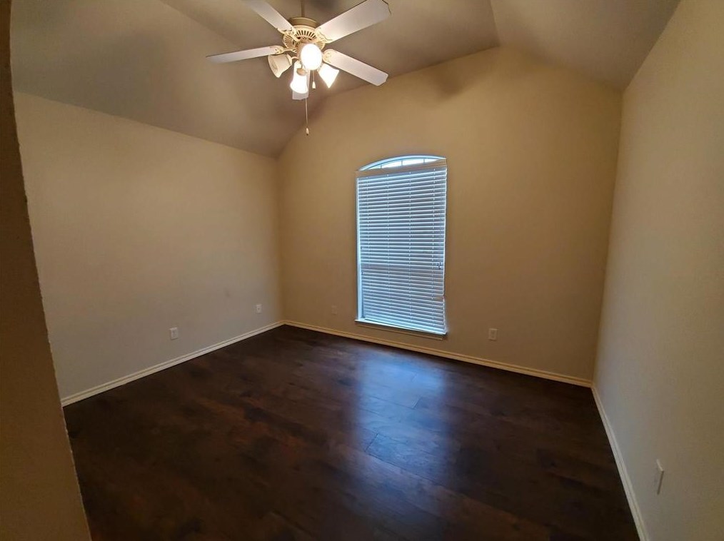 1018 Belmont Dr, Kennedale, TX