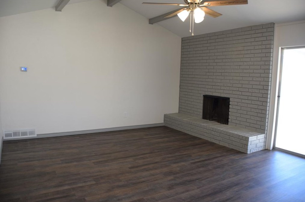 811 Meadowlark Dr, Midlothian, TX 76063