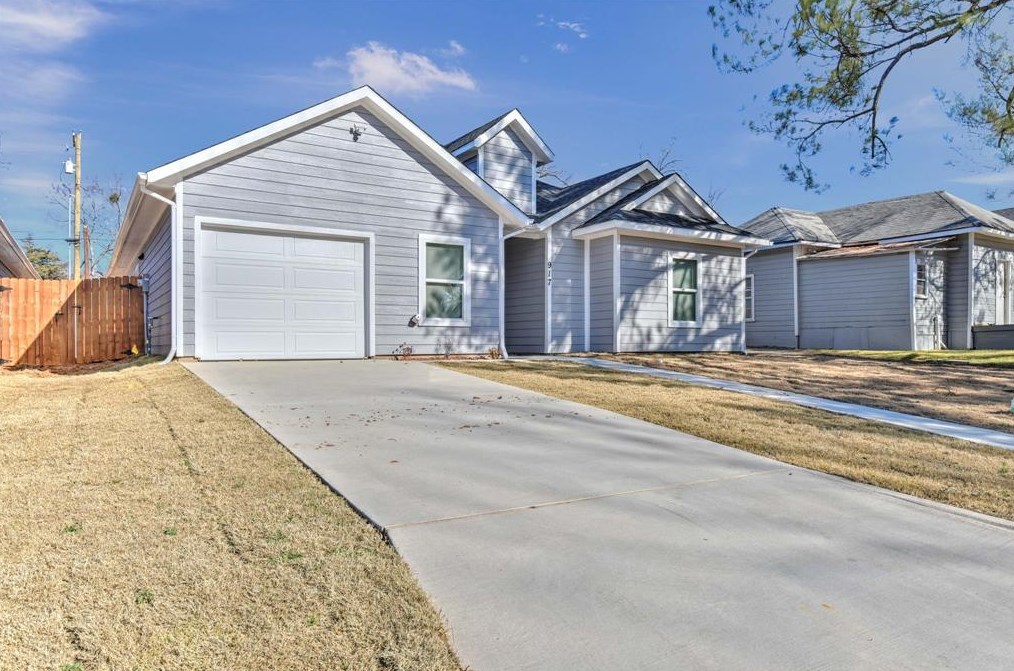 923 W Collins St, Denison, TX 75020