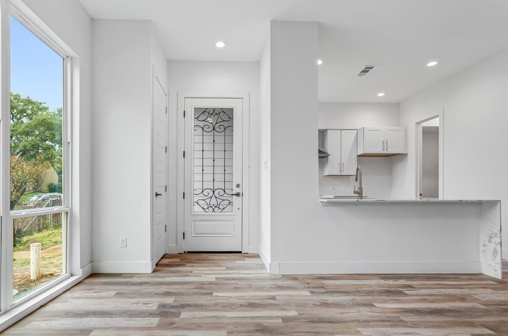 9495 Timberleaf Dr, Dallas TX  75243-6123 exterior