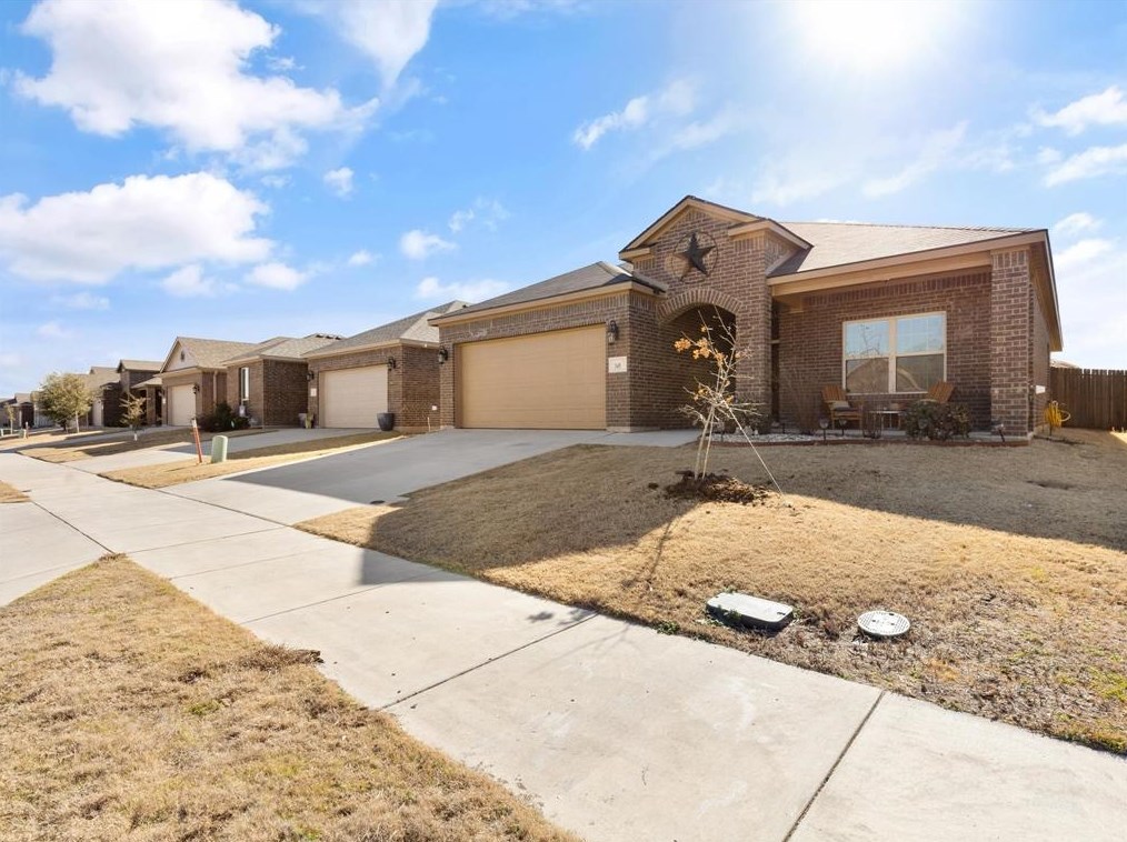 345 Lead Creek Dr, Fort Worth, TX 76131