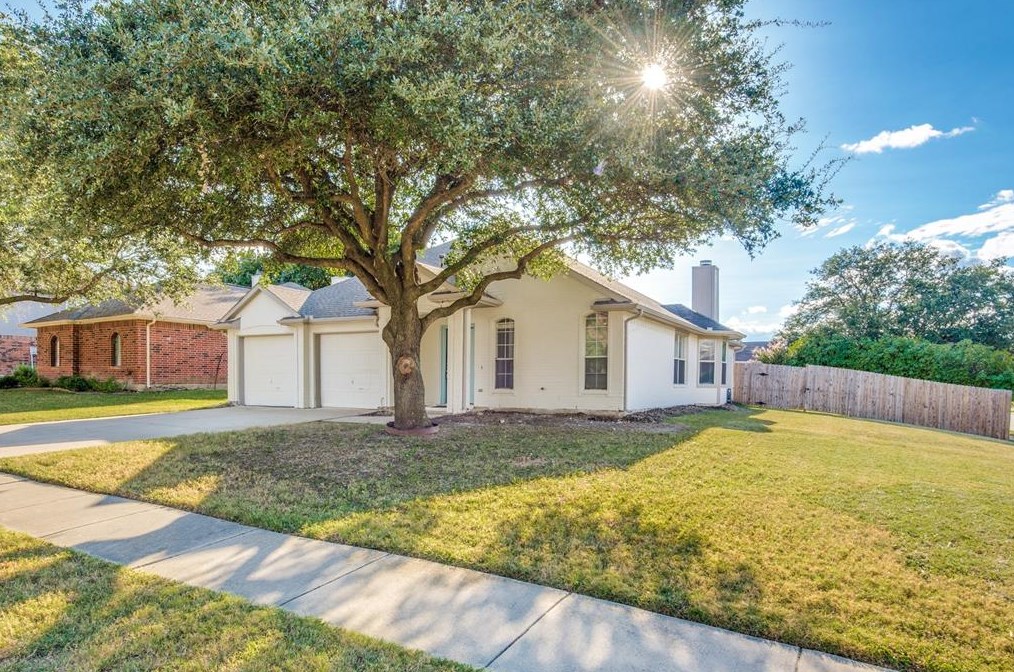 2709 Cheshire Dr, Plano TX  75075-2584 exterior