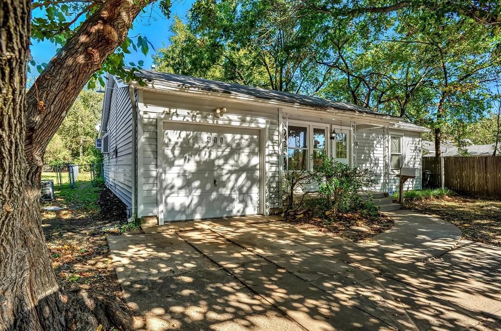 411 W Taylor St, Sherman, TX 75090
