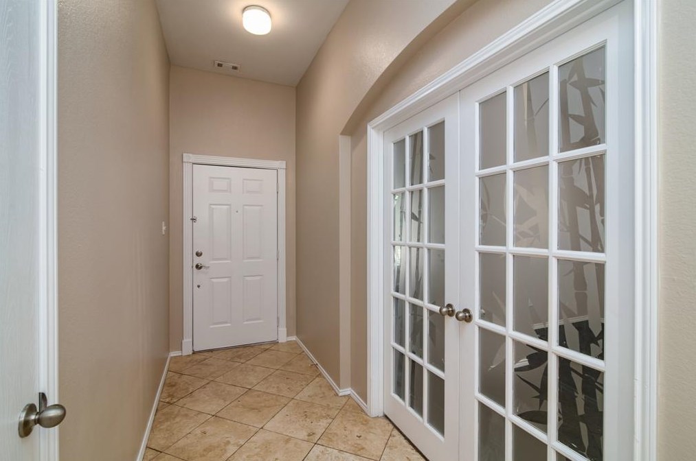 2831 Park Place Dr, Grand Prairie TX  75052-8520 exterior