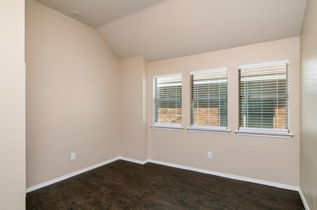 2831 Park Place Dr, Grand Prairie TX  75052-8520 exterior