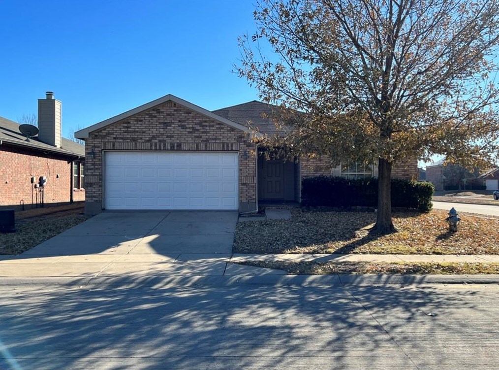 8800 Wagon Trl, Aubrey, TX 76227