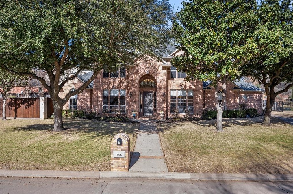 606 Glen Abbey Dr, Midlothian, TX 76063