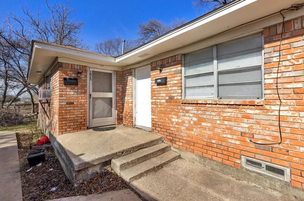 1025 G Ave, Plano TX  75074-6846 exterior