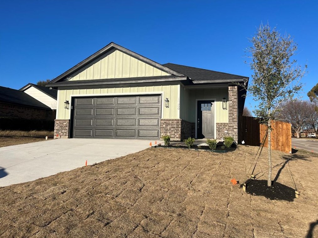 10300 Lone Pine Ln, Fort Worth, TX 76108