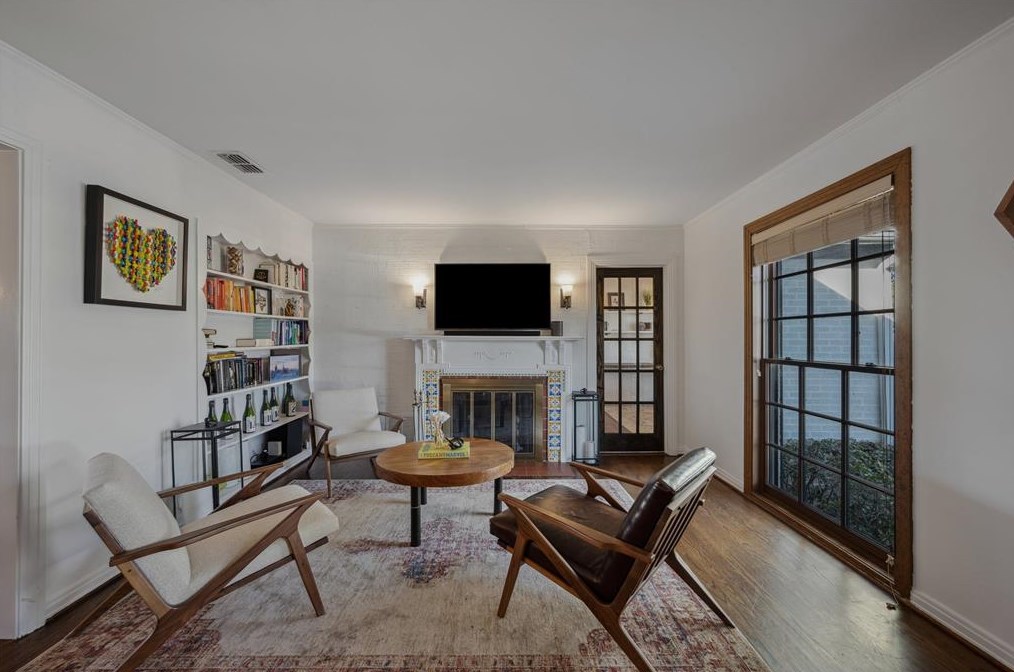 5806 Palm Ln, Dallas, TX 75206-5430