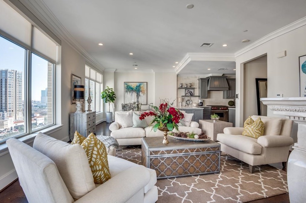 2555 Pearl St, Dallas TX  75201-2229 exterior