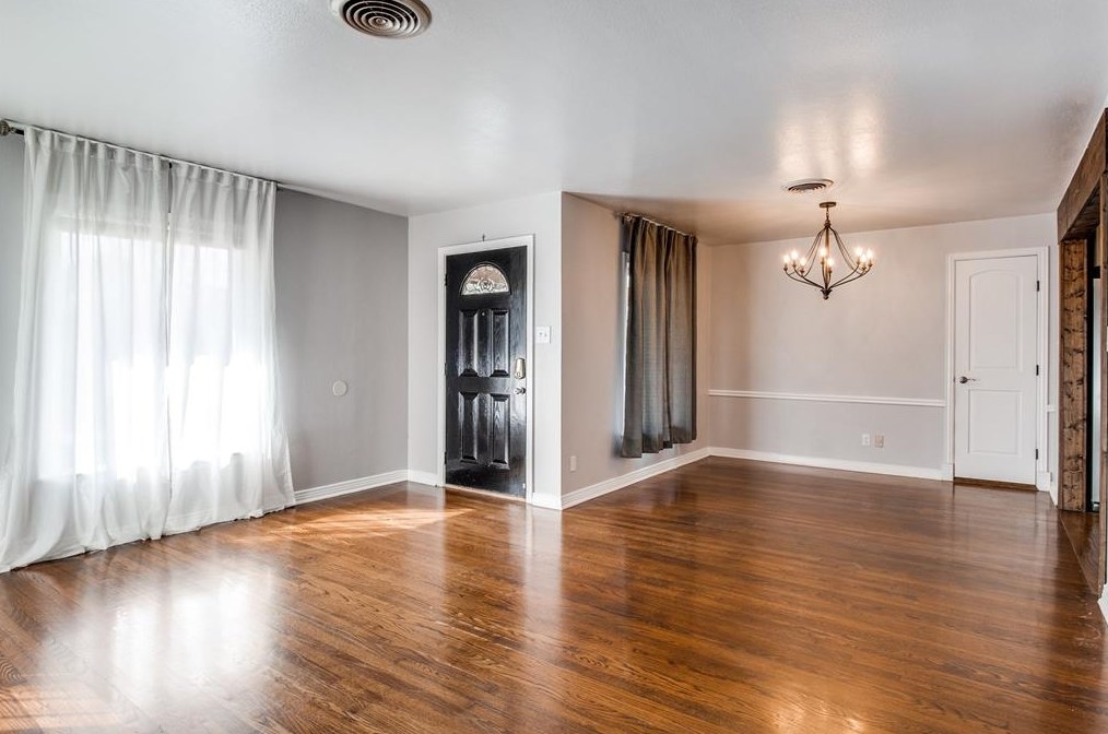 580 Peavy Rd, Dallas TX  75218-2188 exterior