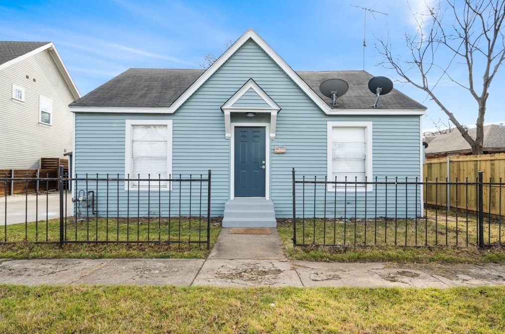 612 E 5th St, Dallas, TX 75203