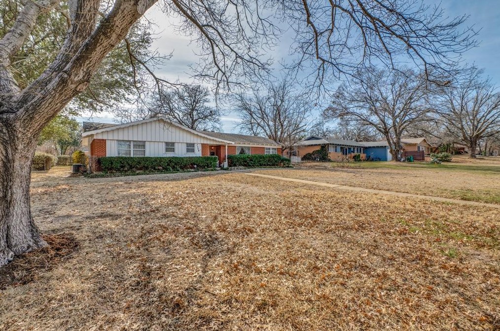 7308 Meadowbrook Dr, North Richland Hills, TX 76112