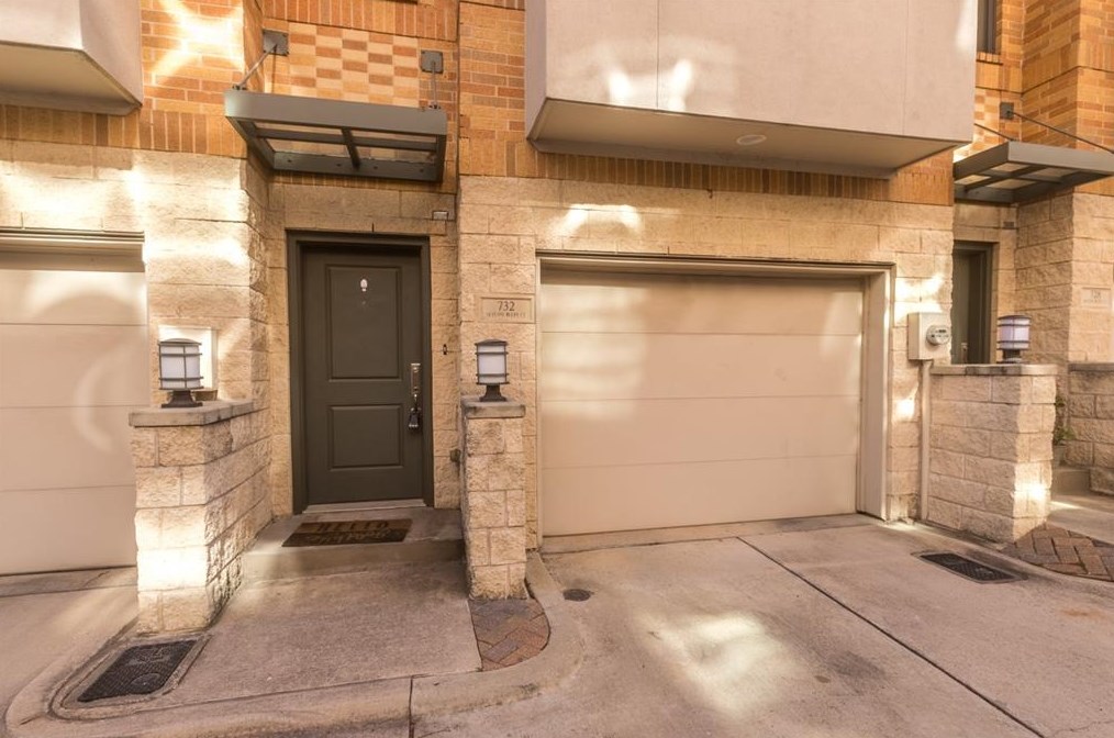 732 Skyline Bluff Ct, Fort Worth, TX 76102