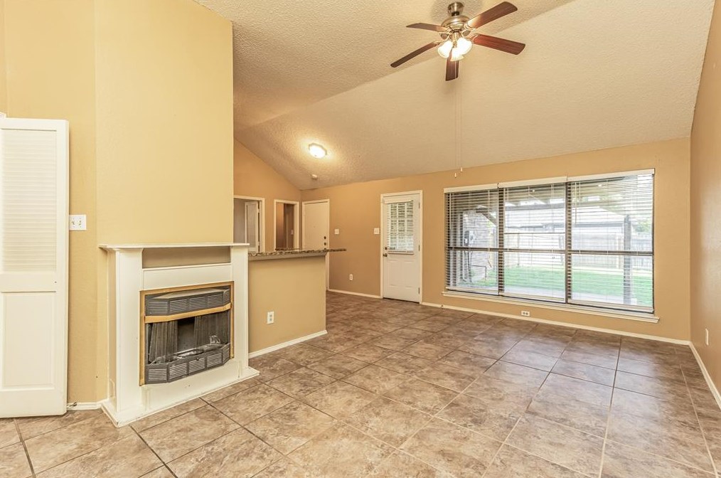 921 Manor Dr, Desoto TX  75115-3472 exterior