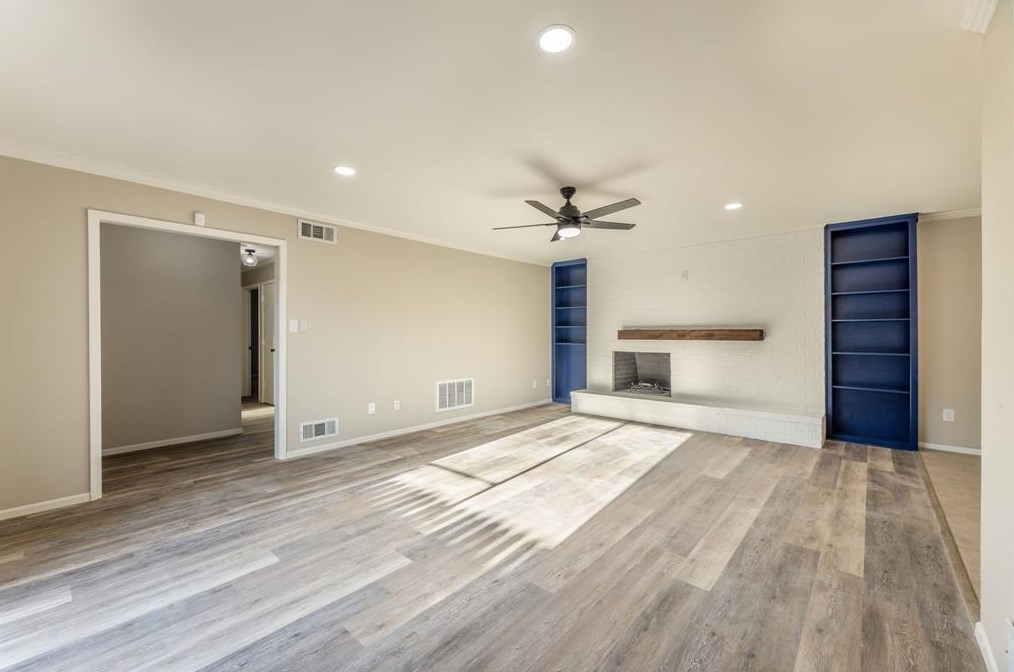 340 Park Brook Dr, Dallas TX  75218-1152 exterior