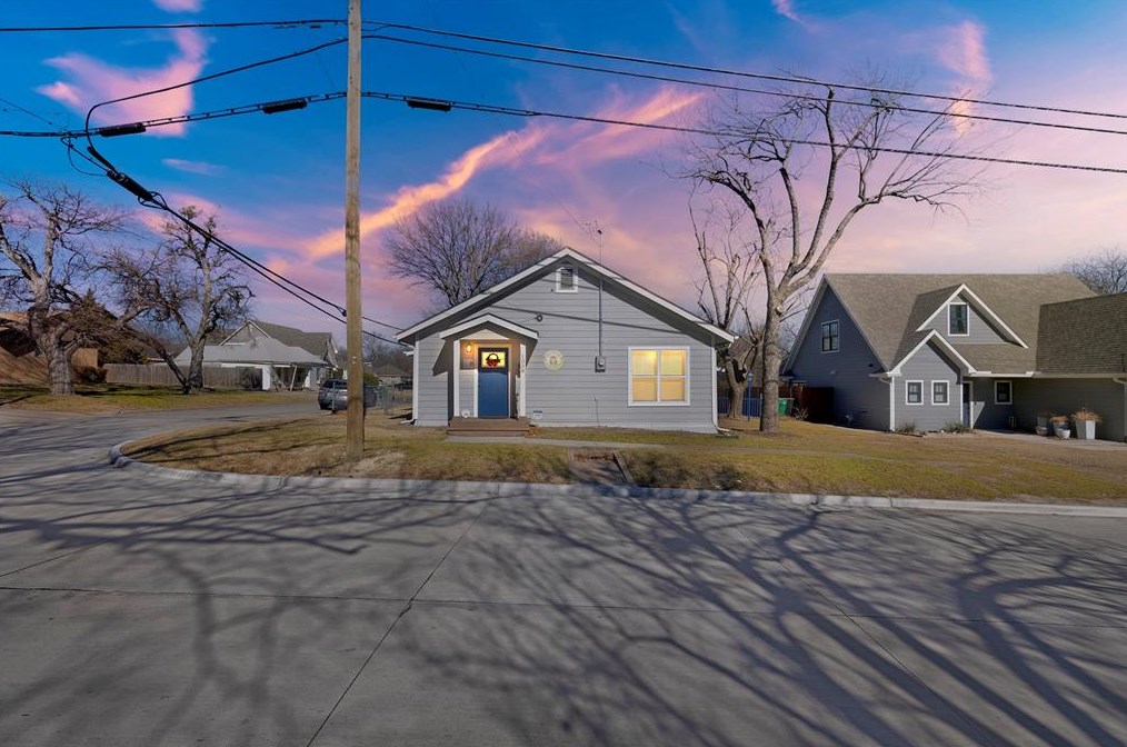 1008 White Ave, Mckinney TX 75069-1750 exterior