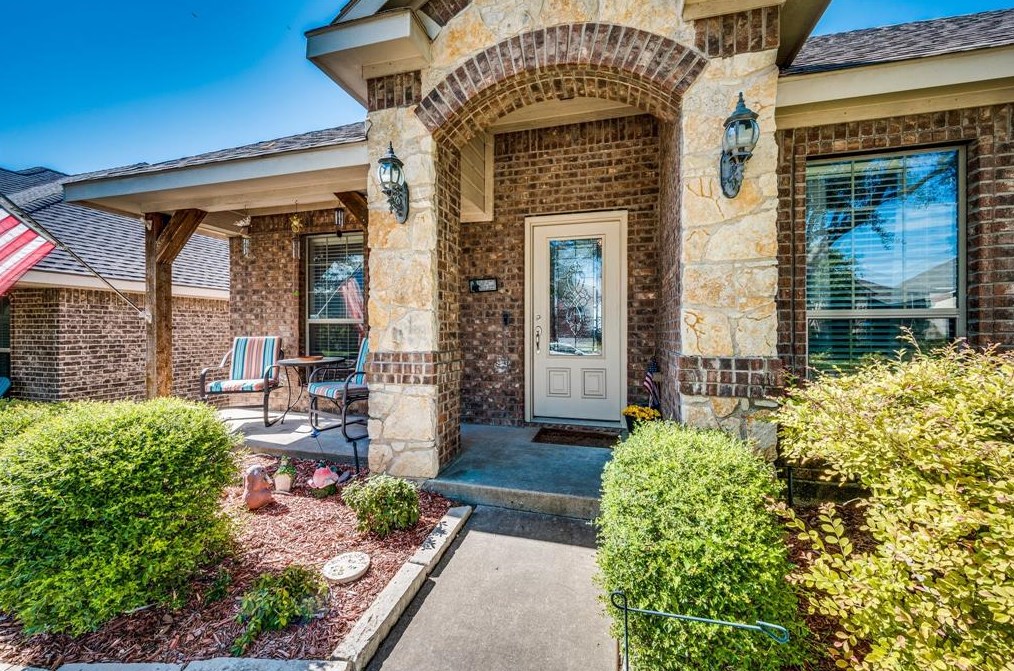 117 Brook Hollow Ln, Oak Leaf, TX 75154-8853