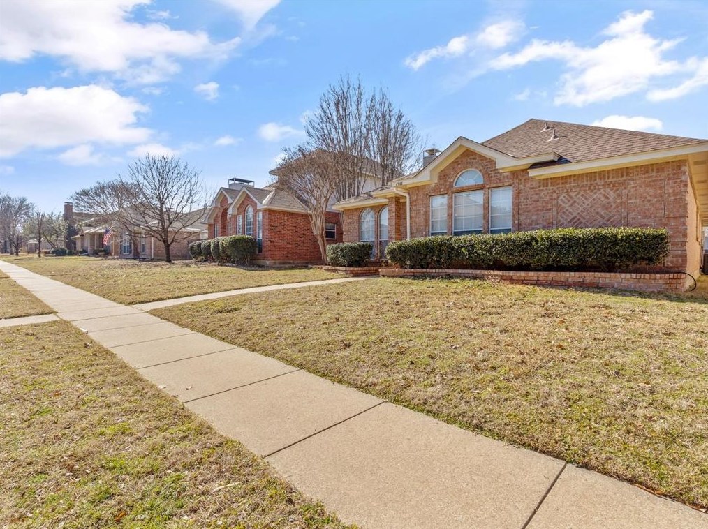 1702 Shady Creek Dr, Lewisville, TX 75067