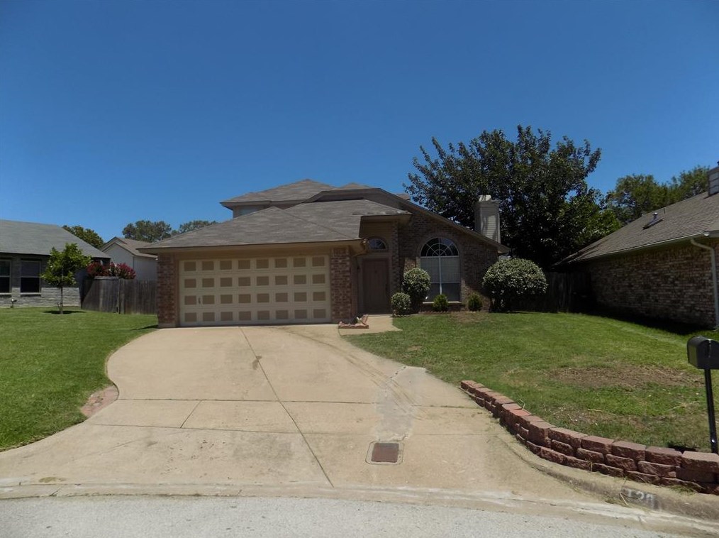 128 N Suttonwood Dr, Fort Worth, TX 76108
