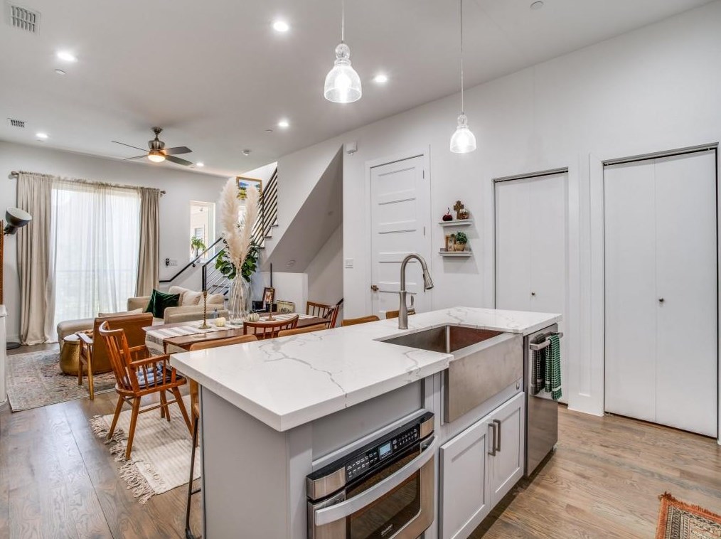 2450 N Garrett Ave #9, Dallas, TX 75206