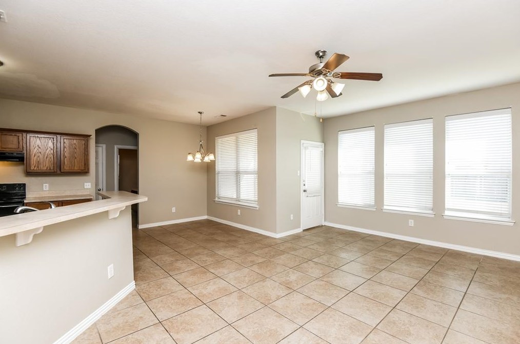 208 Kennedy Dr, Crowley TX  76036-4057 exterior