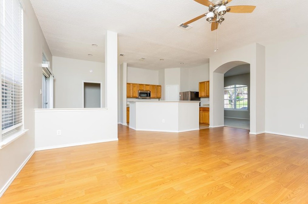 2117 Hickory Ridge Dr, Mesquite TX  75181-2956 exterior