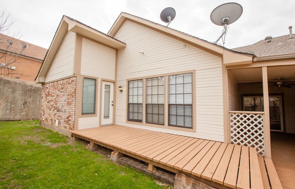 2812 Sausalito Dr, Carrollton, TX 75007