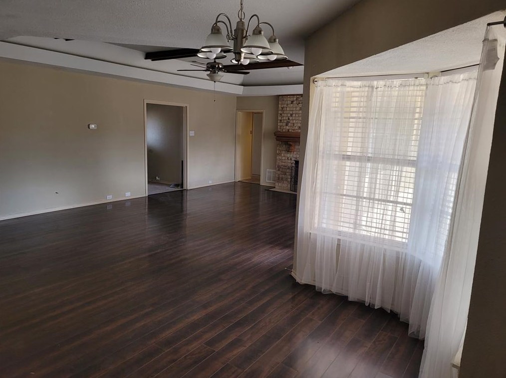 110 La Fawn Cir, Garland, TX 75043